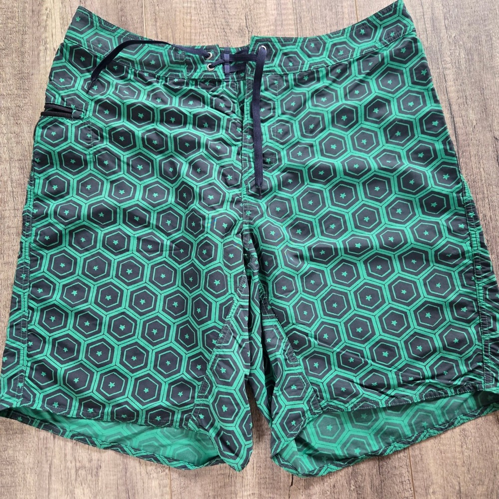 Patagonia Mens Wavefarer Board Shorts Green Hexagon Star Print Size 36 Swim